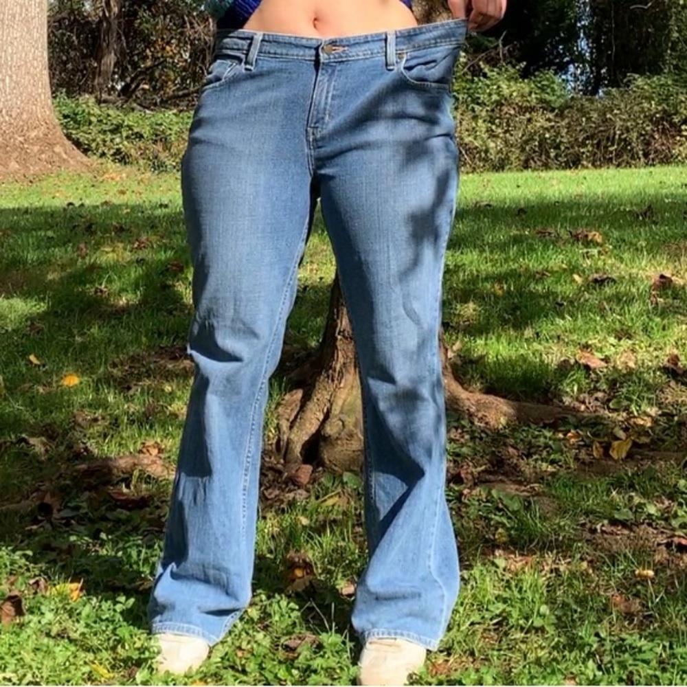 Low Rise Bootcut Levi’s 👖 🤠 - Picture 7 of 12